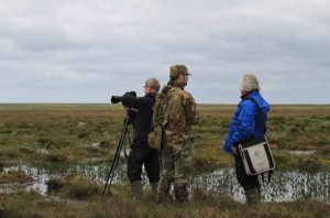 Jukka Laine captures the spectacular dubh lochans in Munsary while Harri Vasander discusses with Neil Macleod, one of the reserve wardens.