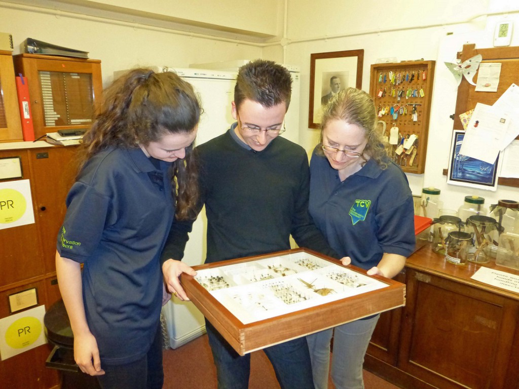 Examining Darwin specimens with Anna Hart and Ceri Watkins (©DarrenJMann)