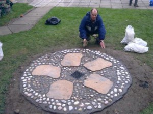 Sundial like drainage feature